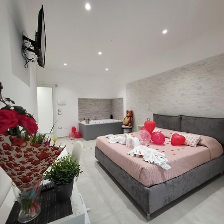 B&B Tra Le Vie Del Borgo Vieste Bagian luar foto