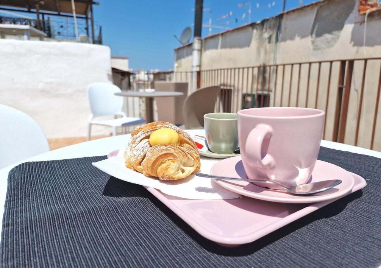 B&B Tra Le Vie Del Borgo Vieste Bagian luar foto