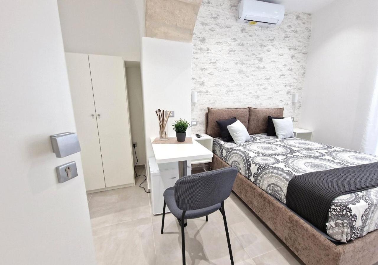 B&B Tra Le Vie Del Borgo Vieste Bagian luar foto