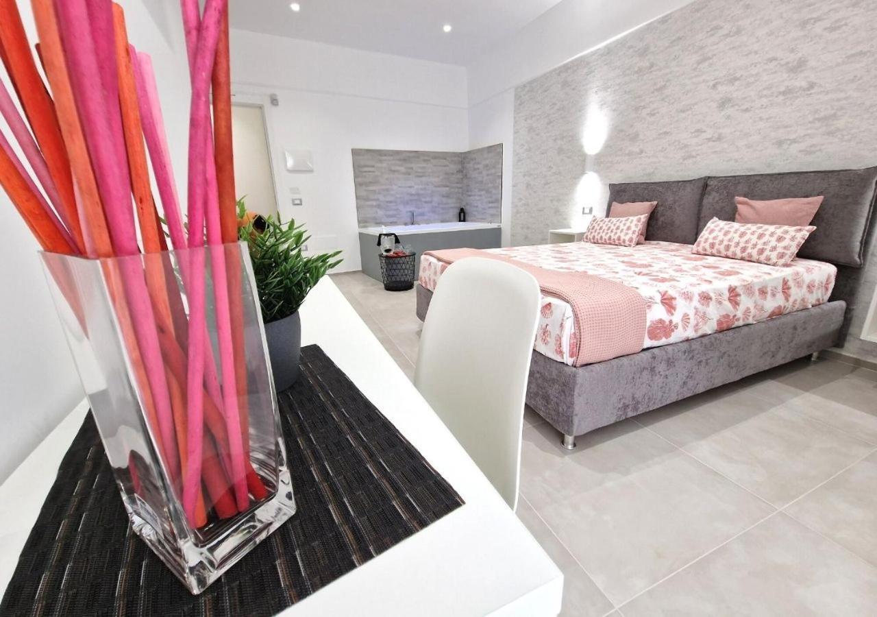 B&B Tra Le Vie Del Borgo Vieste Bagian luar foto