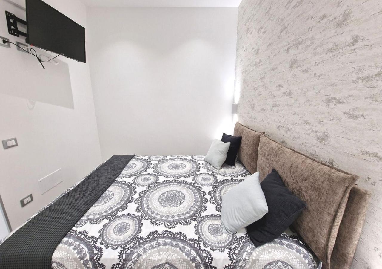 B&B Tra Le Vie Del Borgo Vieste Bagian luar foto