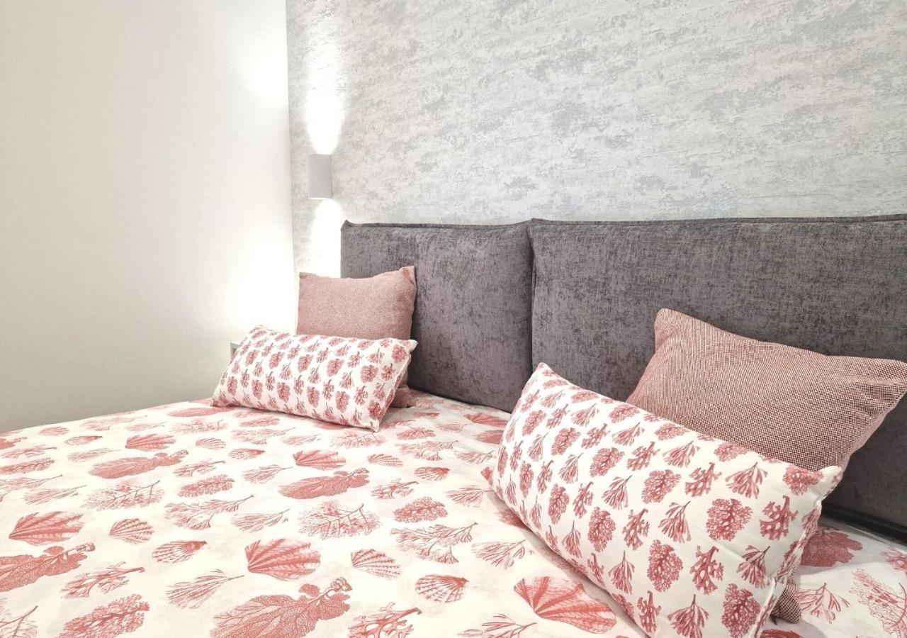 B&B Tra Le Vie Del Borgo Vieste Bagian luar foto